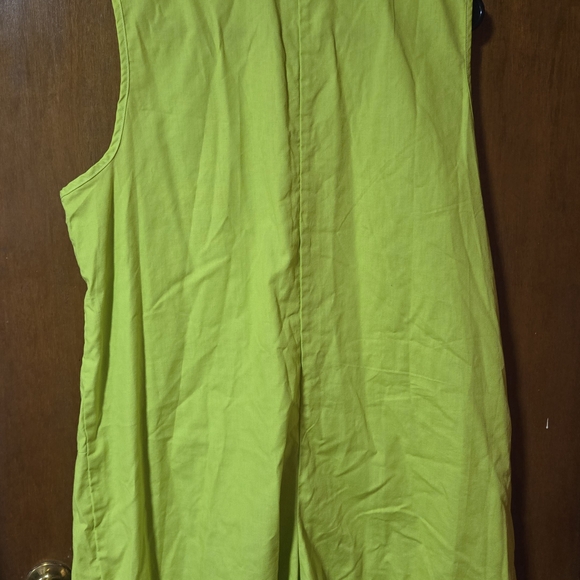 Sleeveless Lime Green Button-Up Top - Picture 4 of 8